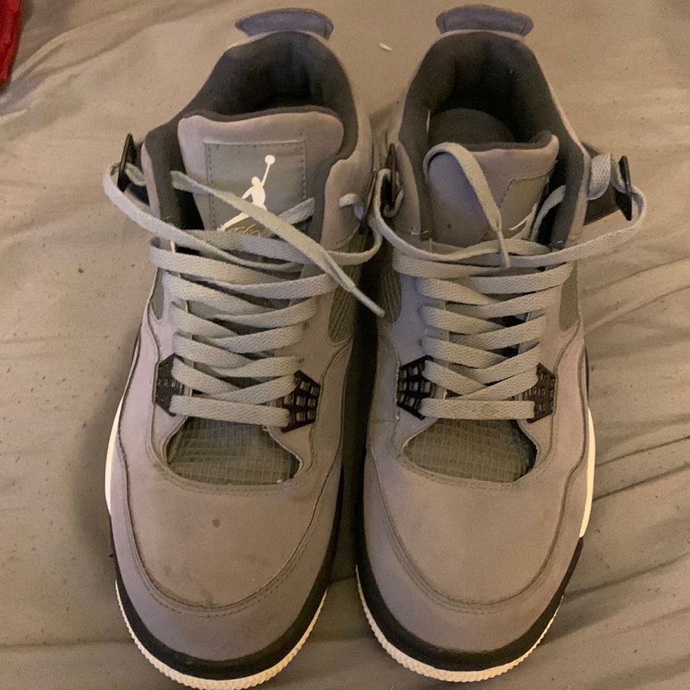 I’m selling some jordan 4s and they still good condition